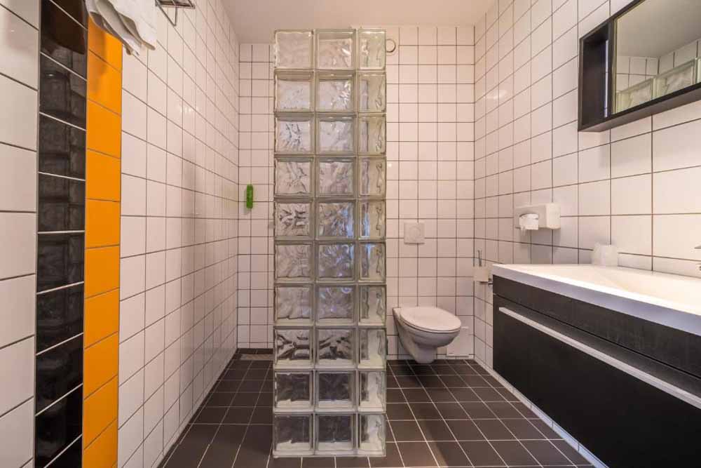 Hotelkamer Hotel Inn Salland Badkamer