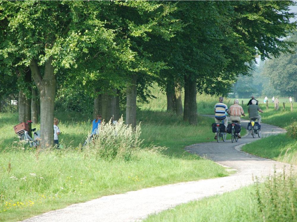 fietsen van hotel naar hotel gelderland