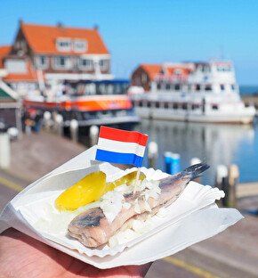 haring eten Volendam